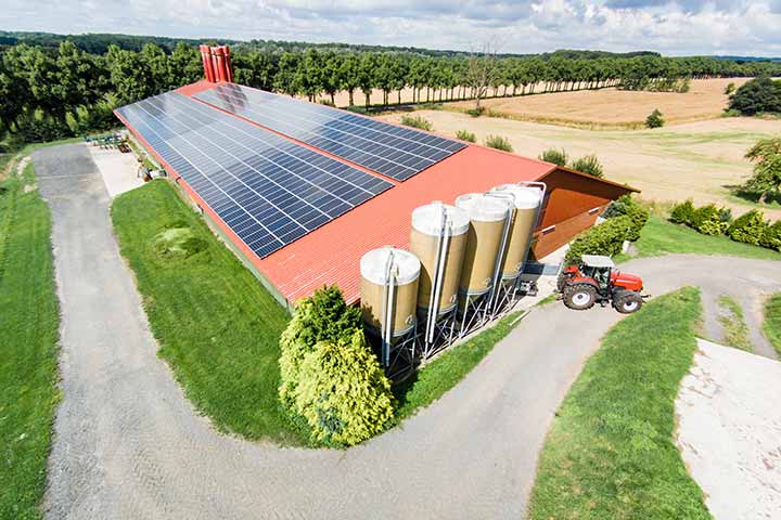 Montage Solaranlage Landwirtschaftlicher Betrieb